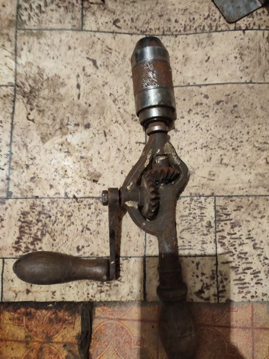 Продам дрель ручная.