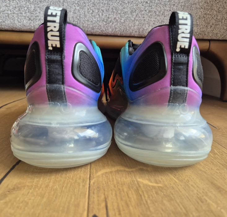 NIKE AIR MAX 720 BETRUE
Black/ Team