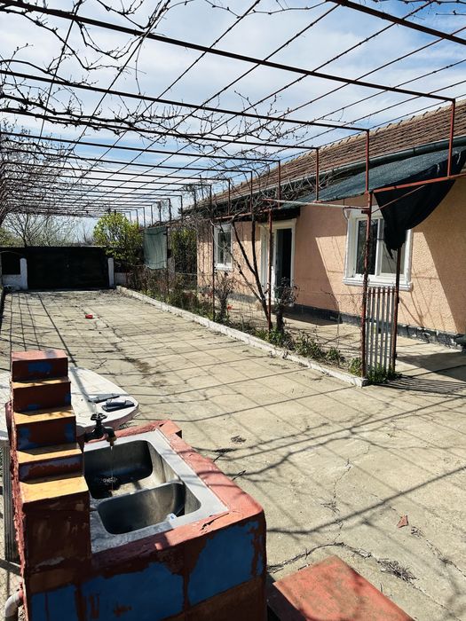 Vand sau schimb cu apartament