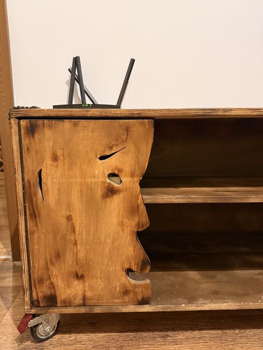 Дизайнерски ръчноизработен ТВ шкаф от масив