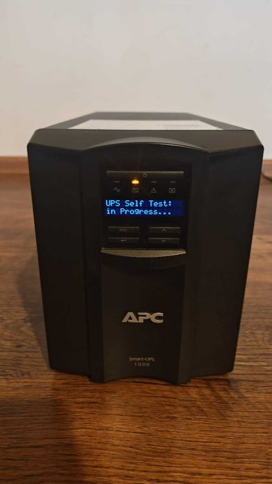 Vand UPS APC Smart 1000