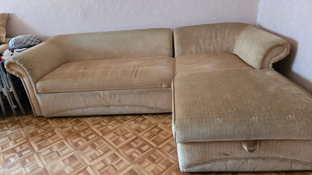 Продам угловой раскладной диван для гостиной