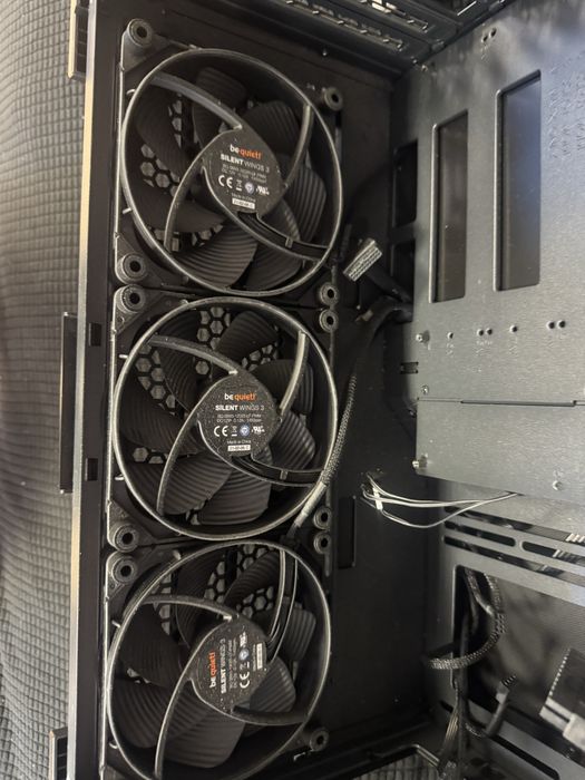 Pachet Gaming - Carcasa Lian Li + Sursa Seasonic + 7x Vent BeQuiet!