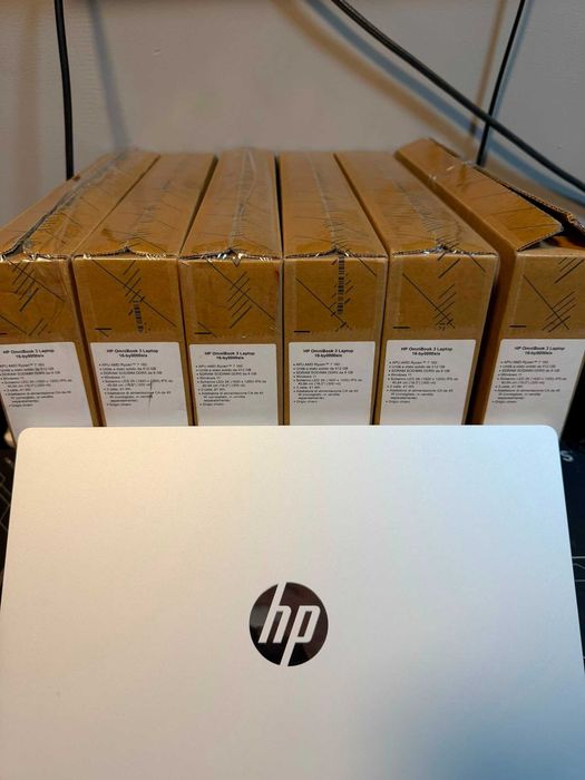 Laptop HP OmniBook 3 / Sigilat / Ryzen 7 / 512 GB / 8 GB RAM DDR5 / Garantie * Krom Amanet Margeanului *