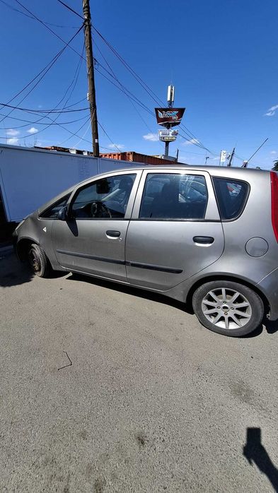 Dezmembrez Mitsubishi Colt