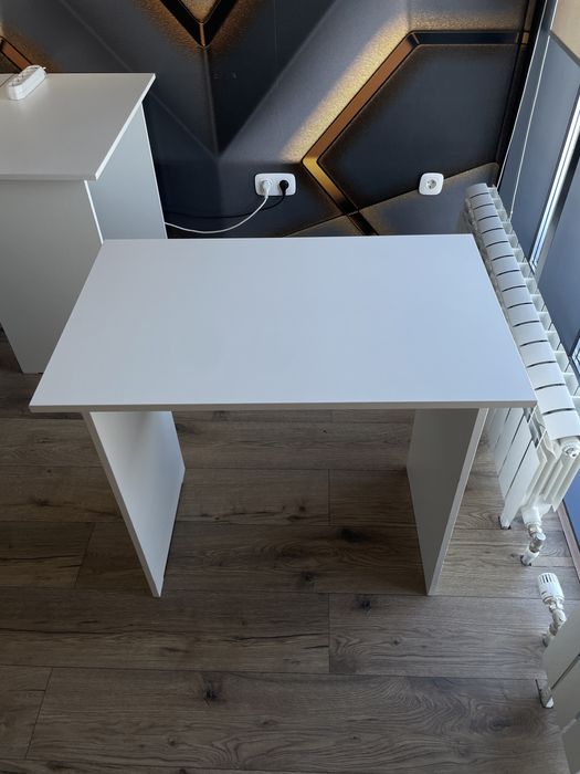 Продаётся стол для рабочего места.