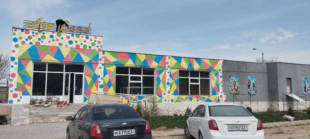 Кармана туманида бизнесга тайор бино сотилади!