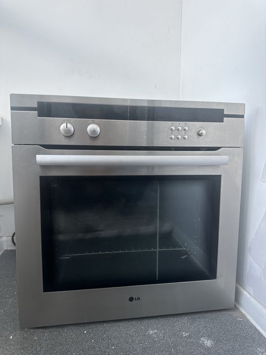 Духовка в отличном состоянии LG