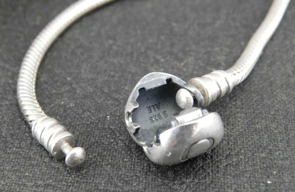 Гривна Пандора|Pandora