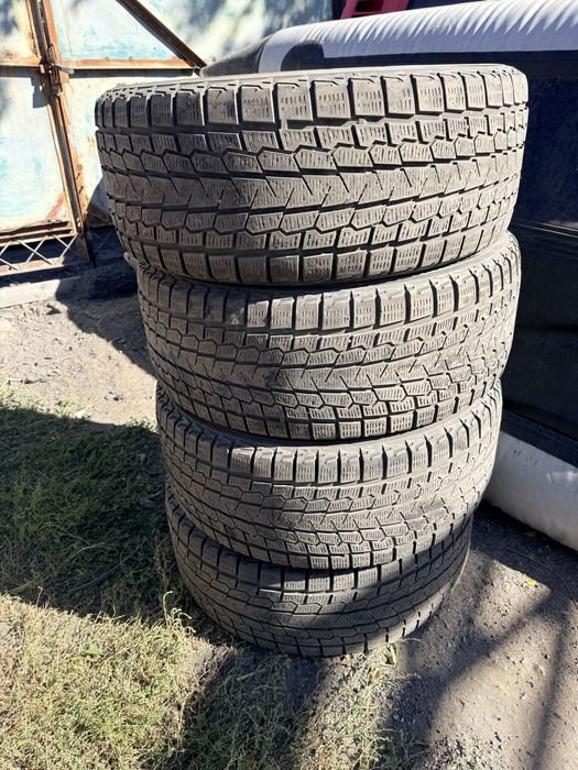 Шины R20 зимние, липучка.