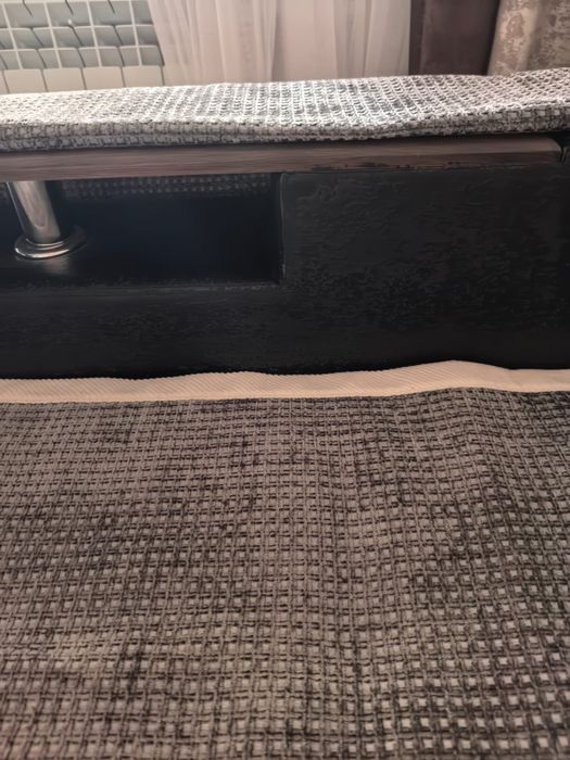 Диван коричневый