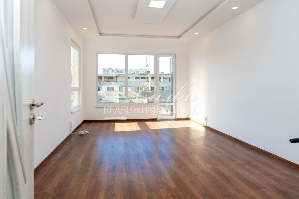 Продава се Тристаен апартамент в Шумен, Тракия - 76 кв.м за 1262 €/кв.м - Снимка #4