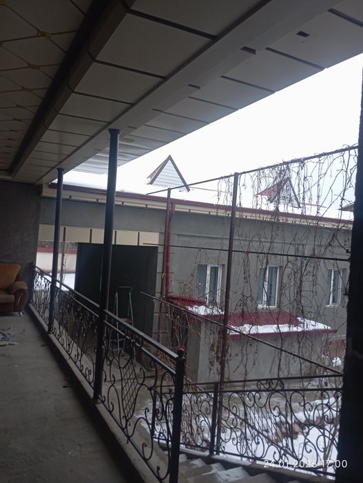 Дом вдоль речки зах