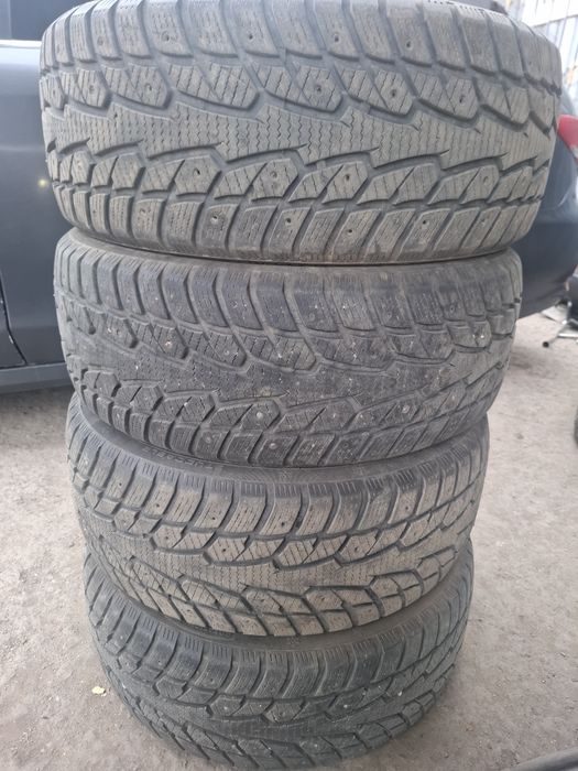 Продам комплект зимние шины 18 размера