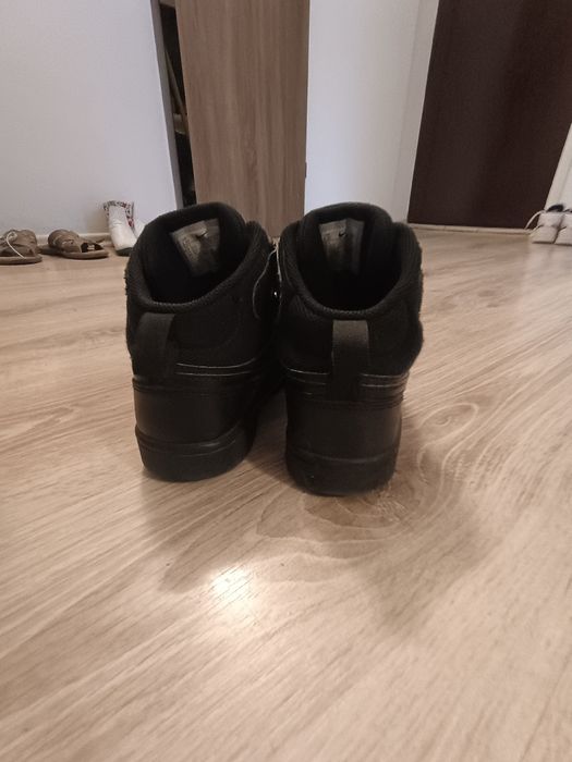 Adidași Nike puțin folosiți