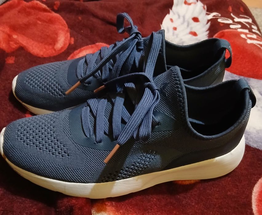 Vând urgent adidași atletic  marime 38