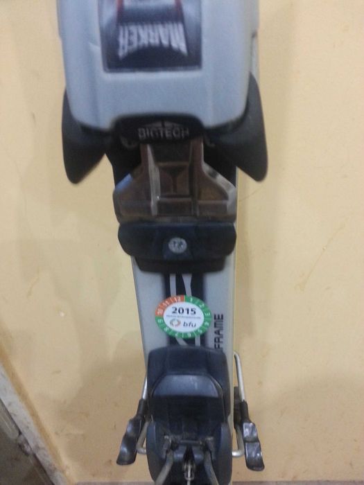 Ски  комплект със автоматите .