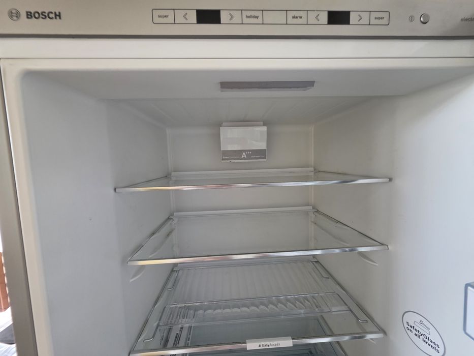 Vând combina frigorifica Bosch