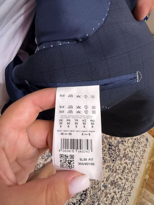 Продам костюм новый