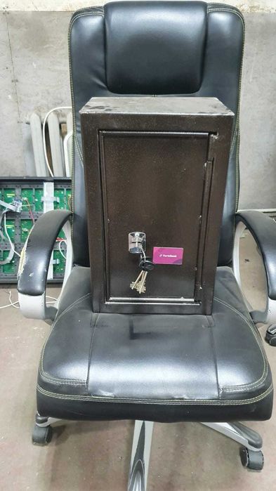 Продам советский железный сейф