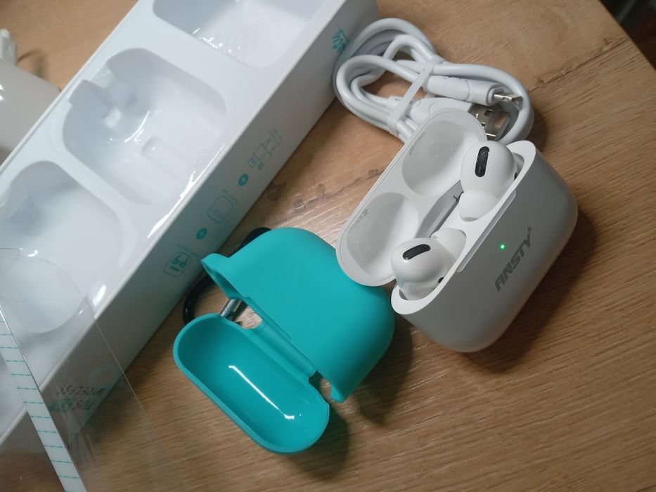 Продам airpods полный комплект