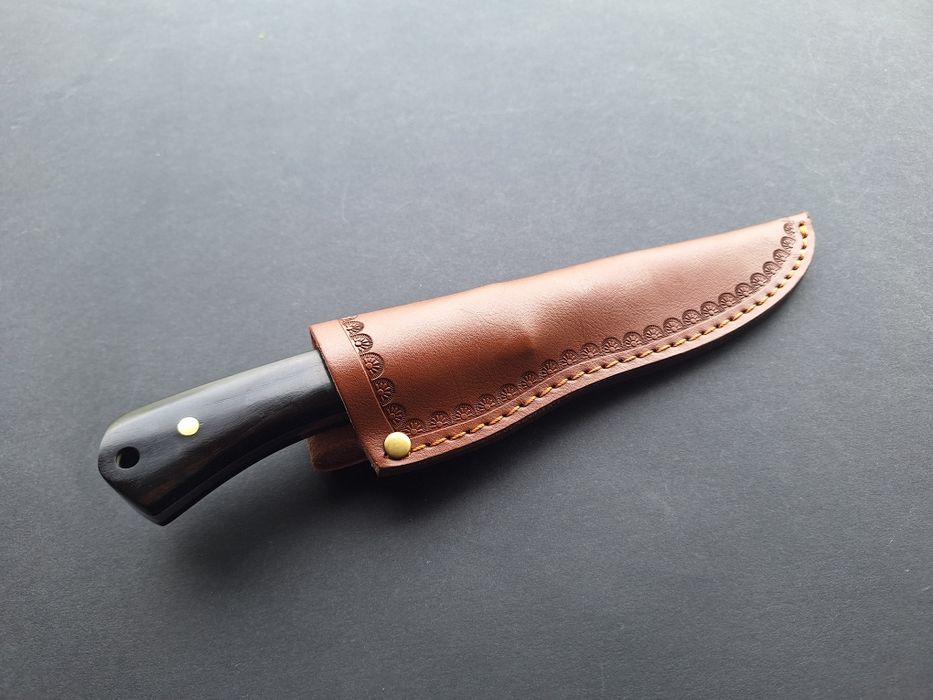 Ловен нож с кожена кания-стомана D2