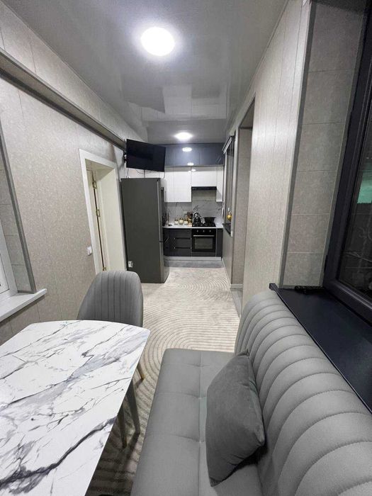 Продаётся квартира Юнусабад10 1 этаж задней стороны дома с навесом