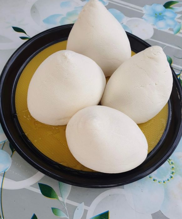 Vând brânză de capră