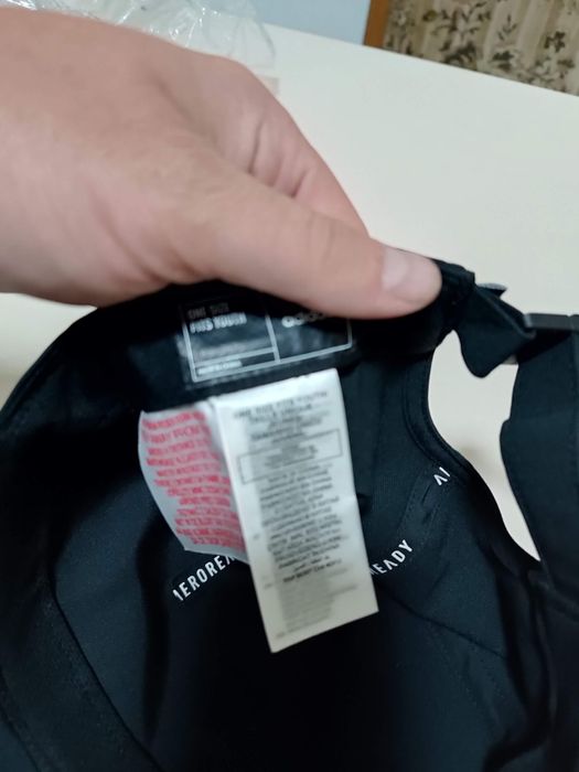 Vand sepci de la firma Nike