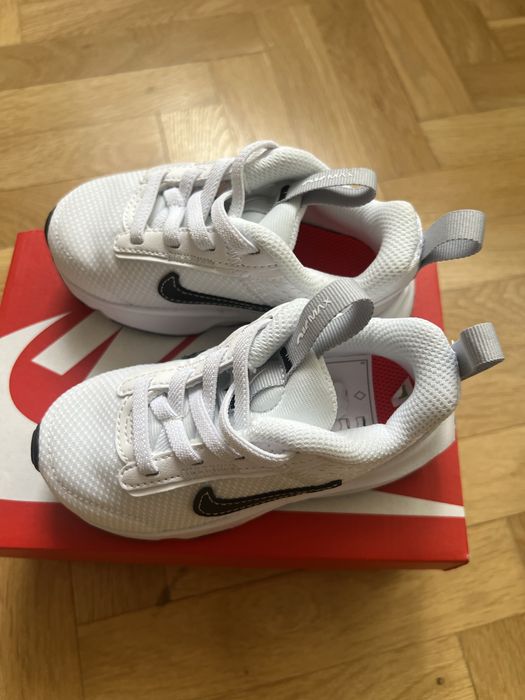 Nike - Спортни обувки Air Max INTRLK Lite с нисък профил, Бял