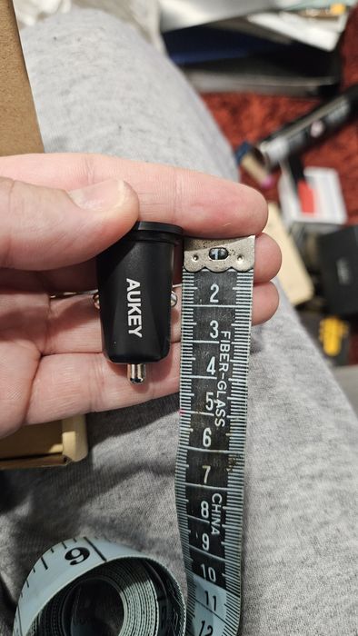 Vand incarcator de masina, microfon de birou, lanterna breloc