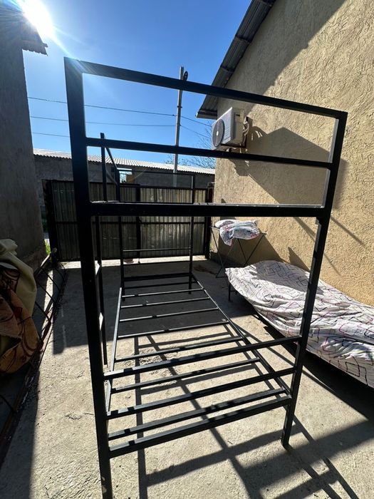 двуспальная кровать