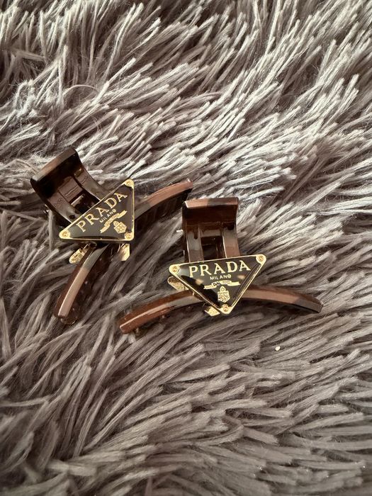 Шноли на Prada (hair clip)