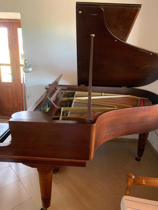 Акустичен роял Гротриян Щайнвег
