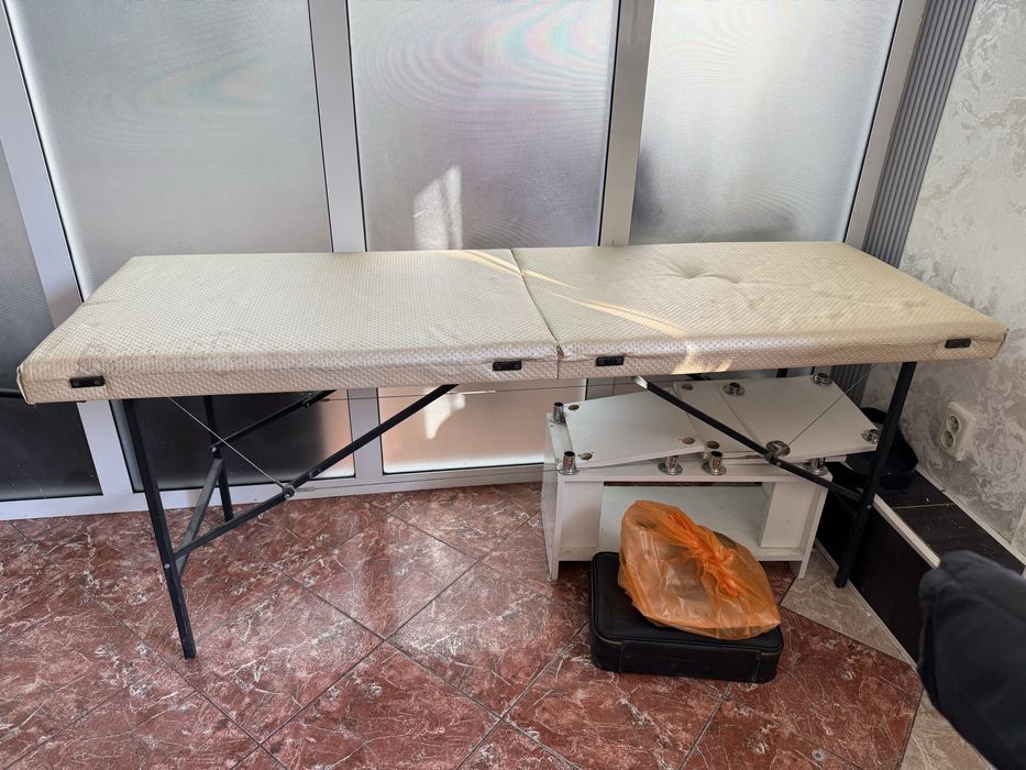 Продается шкаф-витрина