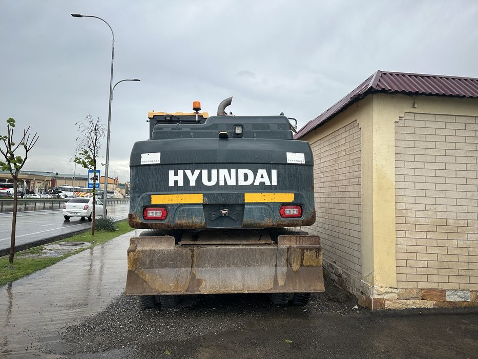 Ekskavator xizmati sam ekskavator