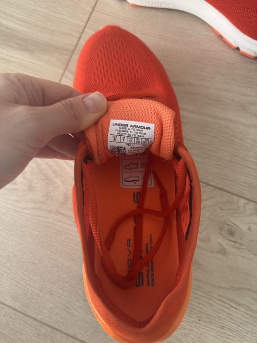 Under Armour  barbati marimea 41