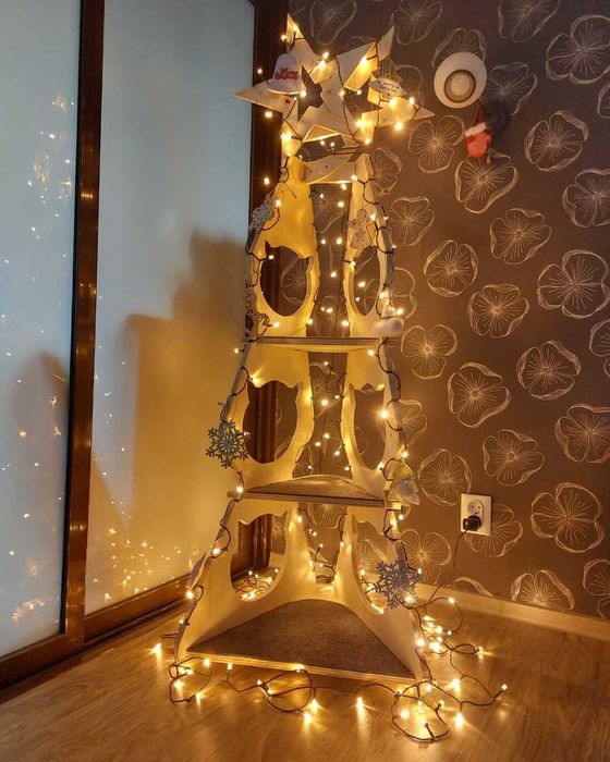 Brad de Craciun pentru pisici