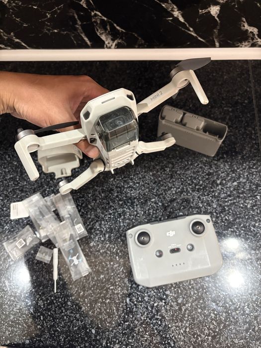 Дрон dji mini 2 квадракоптер.