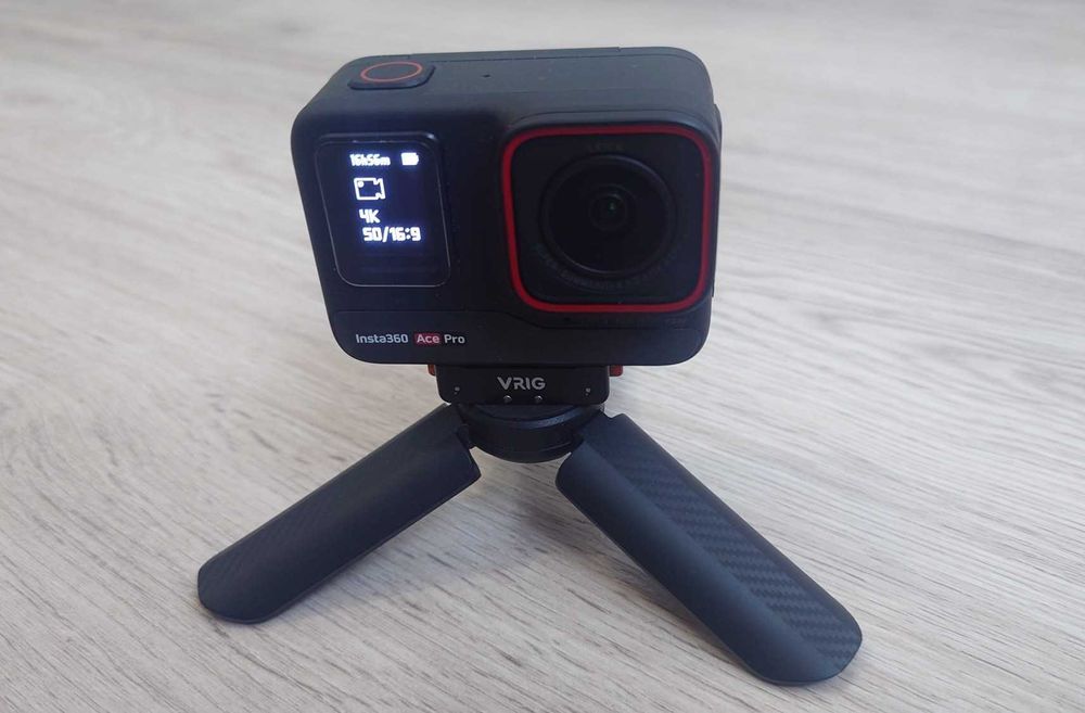 Insta360 Ace Pro cu accesorii (charger, 4 baterii, case, selfie stick)