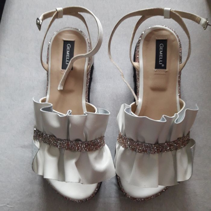 2 perechi Pantofi dama,din piele,fabricati in Germania,masura 37.