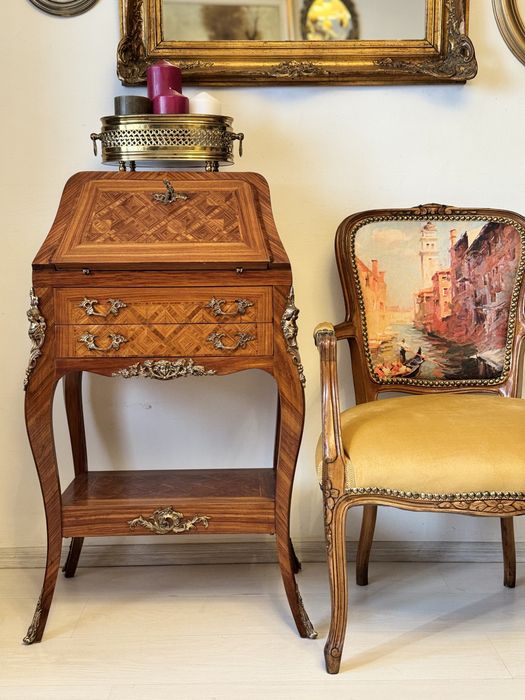 Comoda , vitrina lemn