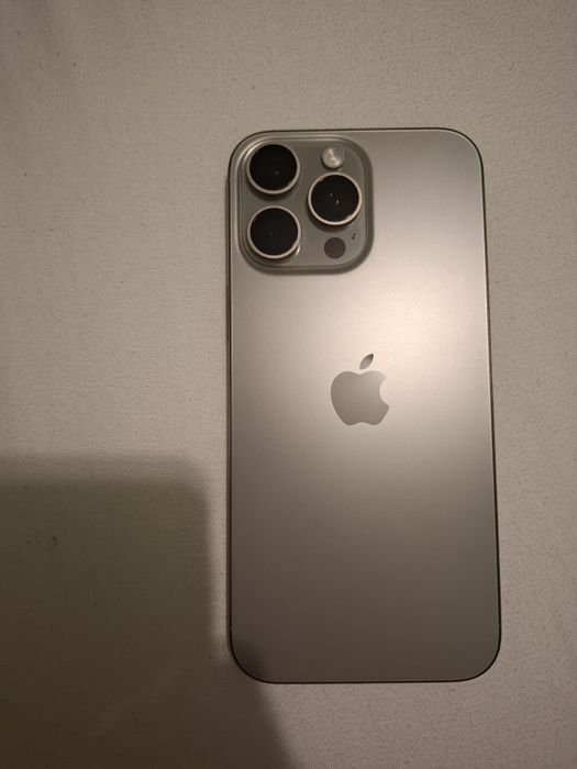 Продавам iPhone 16 pro max