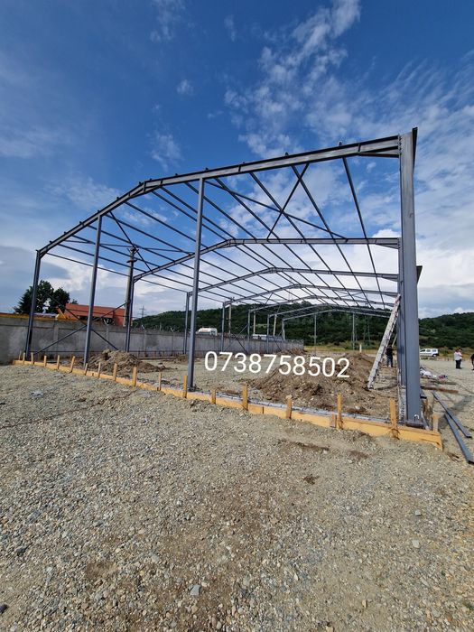 Vând structura metalica