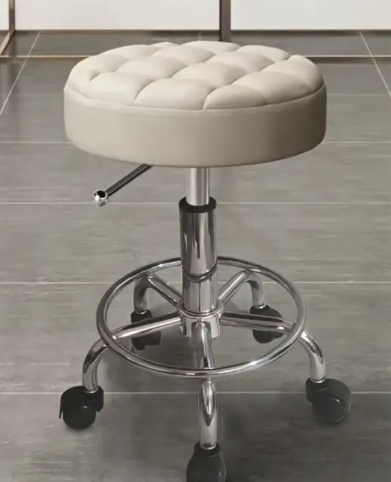 Козметична табуретка с колелца