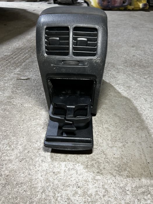 Подлокотник на Фольсваген Гольф 6