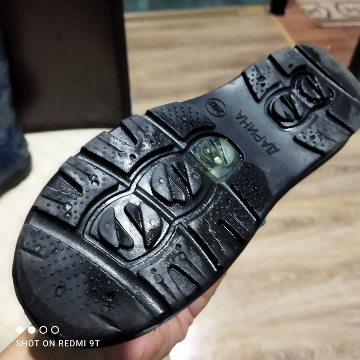 Продам детские резиновые сапоги 32