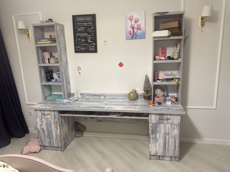 Кровать , шкаф, стол