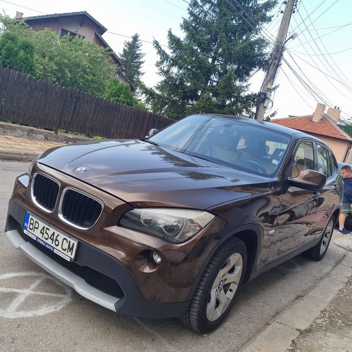 Автомобил БМВ Х1