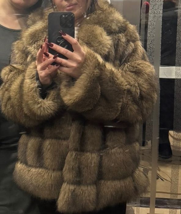 Пррдам эко шубку в отличном состоянии